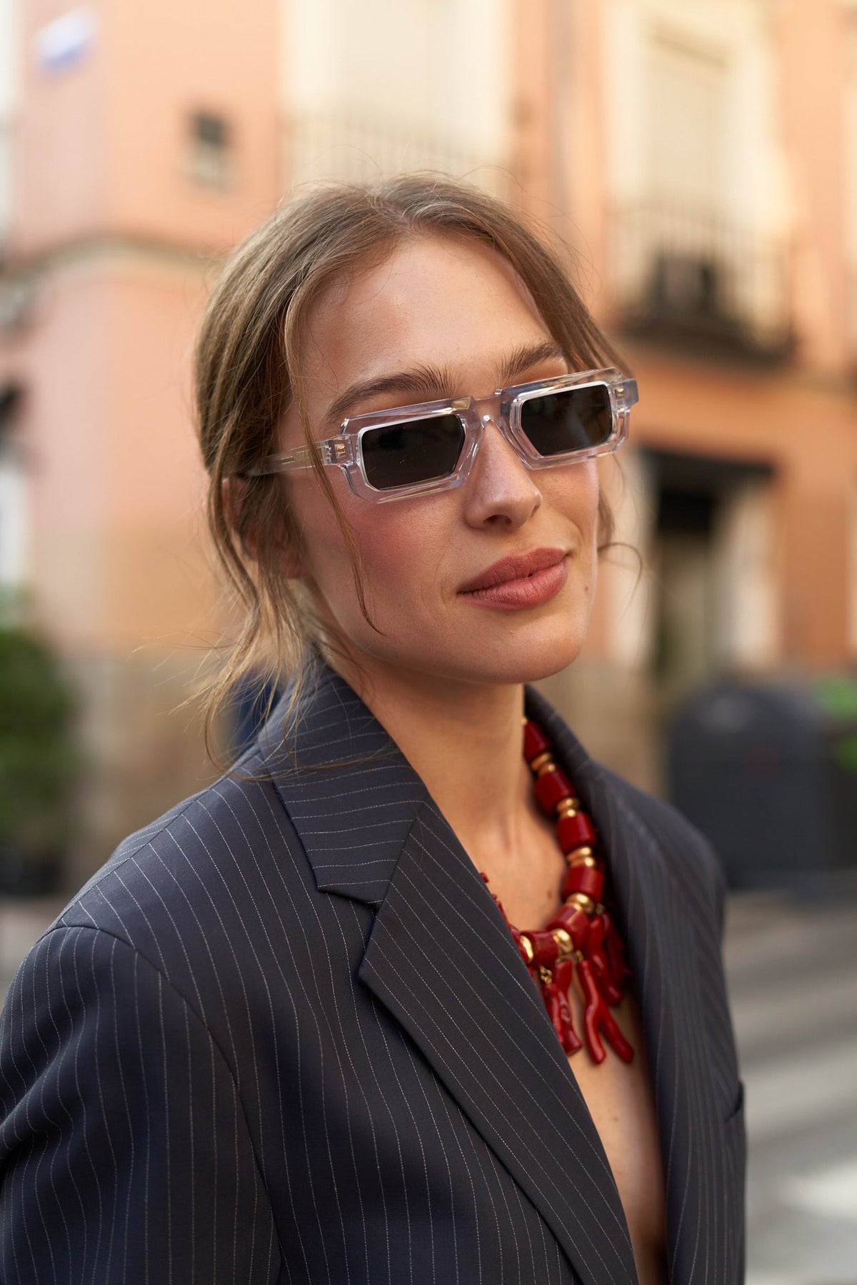 Lentes de sol Doha Transparente, detalle de bisagra - Griot Club